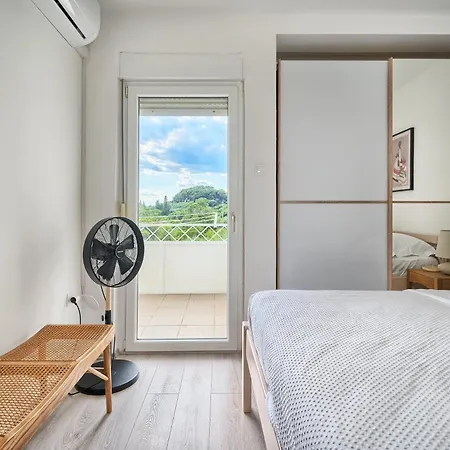 Adriatic Retreat Meje, 4 Min Walk To The Apartment Split
